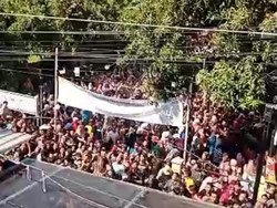 Mengenal Udik-udik, Tradisi Bagi-bagi Uang yang Dilakukan Bos Batik Pekalongan