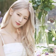 Memukau Layaknya Barbie Hidup, Simak Potret Idol K-Pop yang Tampil dengan Rambut Blonde!