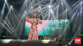 Raissa Anggiani Ajak Penonton Berkaraoke di CXO Media Live on Stage