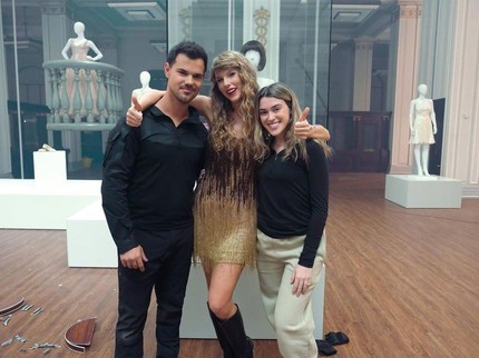 Terpopuler: Keakraban Taylor Swift dengan Mantan Pacar & Istrinya, Momen Langka