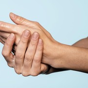 Benarkah Telapak Tangan Berkeringat Tanda Punya Penyakit Jantung? Ini Faktanya!