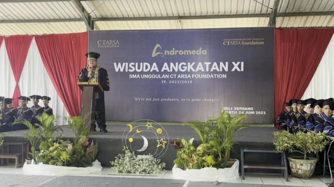 Ratusan siswa lulus dari SMA Unggulan CTARSA Foundation Deli Serdang dan Sukoharjo dengan prestasi membanggakan.