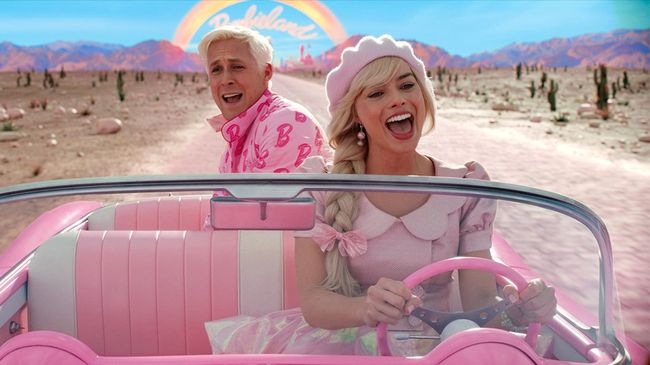 Barbie akhirnya membawa pulang piala Golden Globe Awards 2024 berkat Billie Eilish dan capaian di box office.