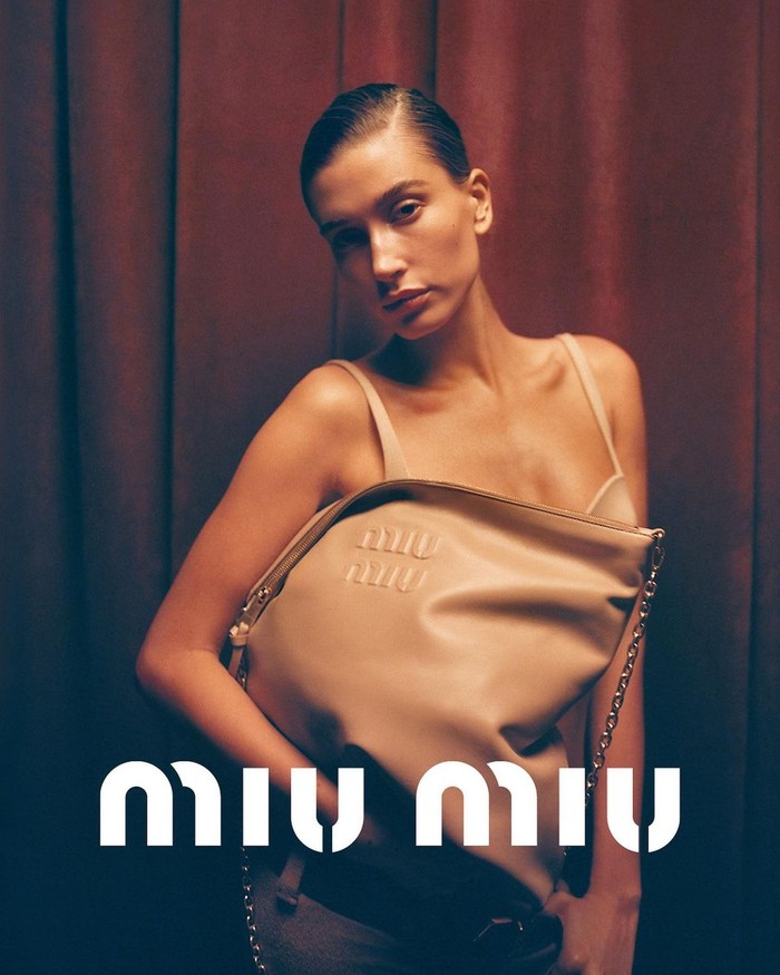 Hailey Bieber tas oversize