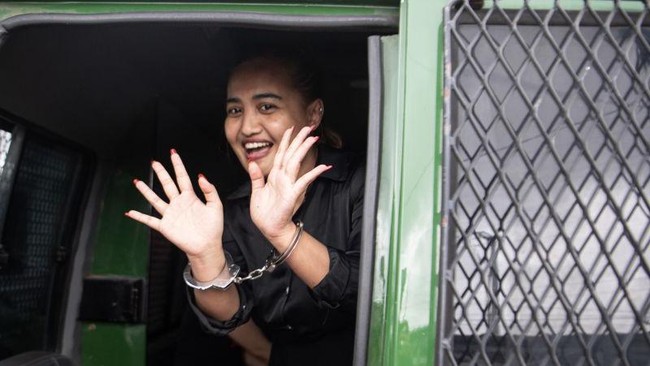 Penahanan dilakukan setelah Kejari Palembang menerima pelimpahan tahap II tersangka Lina Mukherjee dan barang bukti dari penyidik Polda Sumatera Selatan.