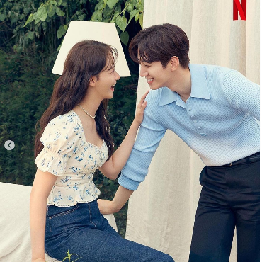 Ciuman Panas Lee Junho dan Yoona SNSD Dongkrak Rating 'King the Land'