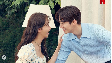 Ciuman Panas Lee Junho dan Yoona SNSD Dongkrak Rating 'King the Land'