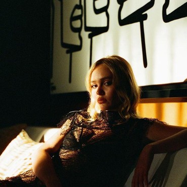 Lirik Lagu One Of The Girls - The Weeknd, Jennie & Lily-Rose Depp