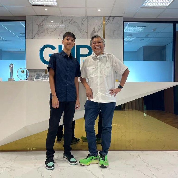 <p>Beberapa waktu yang lalu, Manu menjadi perbincangan karena kini ia tengah menjalani magang. Hal ini terlihat dari unggahan di akun Instagram Once. (Foto: Instagram @oncemekelofficial)<br /><br /><br /></p>