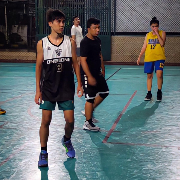 <p>Selain bermusik, Manu juga menikmati aktivitas berolahraga nih, Bunda. Apapun <em>passion</em>-nya, kita doakan semoga Manu tumbuh menjadi anak yang berprestasi dan membanggakan orang tuanya ya, Bunda. (Foto: Instagram @mkl.manuel)</p>