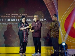 Mendag Zulhas Raih Penghargaan Anugerah Inspiratif 2023