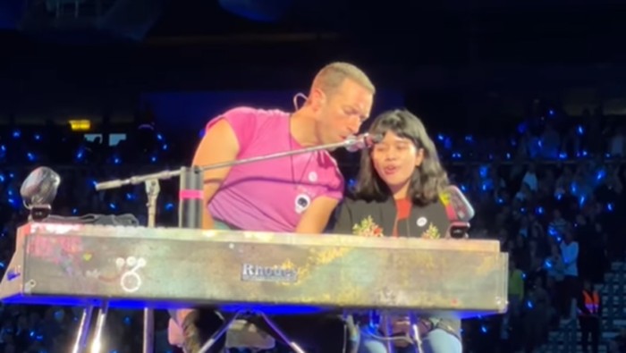 Nadya Permadi di konser Coldplay