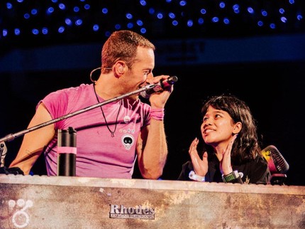Chris Martin Hampir Nangis Ajak Fans Coldplay RI ke Panggung & Penuhi Request Lagu Daddy