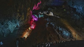 FOTO: Wisata Napak Tilas Tim Sepak Bola Terjebak di Gua Tham Luang