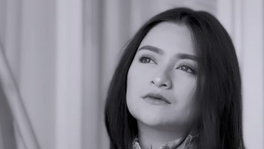 Terpopuler: Umi Pipik Komentari Nathalie Holscher Lepas Hijab