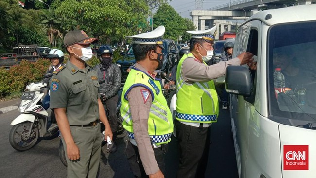 Mabes Polri mencatat total 15.588 pelanggar lalu lintas di seluruh Indonesia yang diberikan sanksi tilang ETLE maupun manual di hari pertama Operasi Patuh 2023.