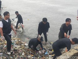 Misi Pandawara Inisiasi Bersih-bersih Sampah di Pantai Sukaraja