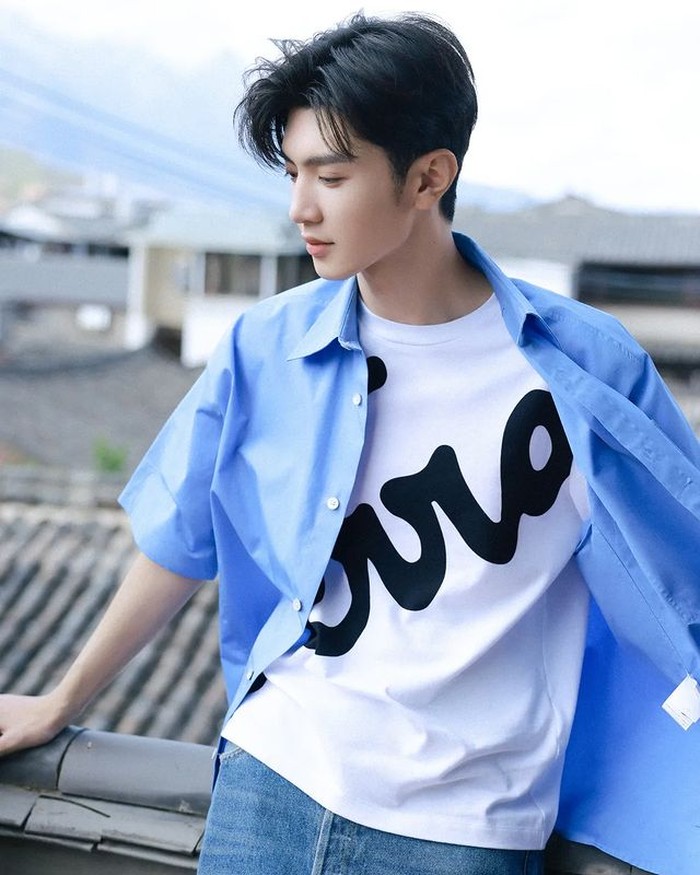 Perjalanan karir Chen Zheyuan dimulai saat dirinya berhasil debut sebagai salah satu member boy group China Mr. BIO. Pencapaian tersebut diperoleh setelah Zheyuan mengikuti acara survival “King of Pop” di tahun 2015./ Foto: Instagram.com/chenzheyuan.czy