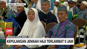 VIDEO: Pesawat Bermasalah, Kepulangan Jemaah Haji Delay 5 Jam