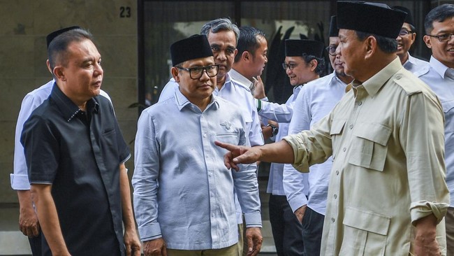 Prabowo berbicara langsung dengan Solidaritas Hakim Indonesia (SHI) yang menggelar audiensi di DPR RI terkait aksi mogok massal.
