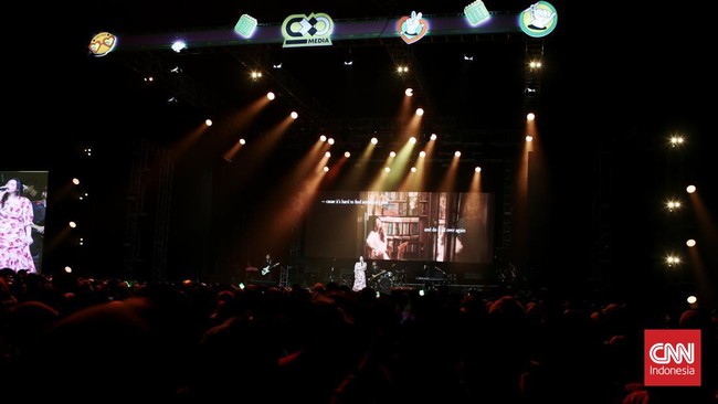 FOTO: Tampilan Anggun Raissa Anggiani di CXO Media Live on Stage