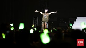 FOTO: Taeyong Luluhkan Hati Ribuan Fan di CXO Media Live on Stage