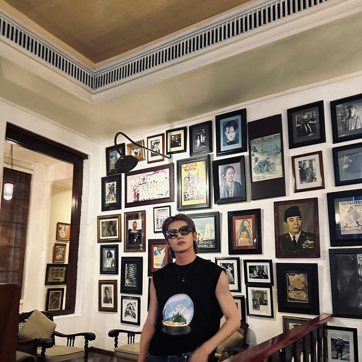 <p>Pelantun <em>Shalala</em> ini mengunjungi Kota Tua di sela-sela acara CXO Media Live on Stage pada 9 Juli 2023, Bunda. Melalui media sosial, Taeyong terlihat sangat menikmati suasana malam di beberapa spot di sana. "Ayang indonesia," tulis Taeyong sebagai <em>caption.</em> (Foto: Instagram @taeoxo_nct)<br /><br /><br /></p>