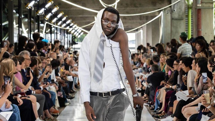 The Phone Call Shirt karya Jiawei Han