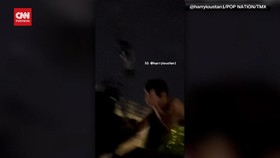 VIDEO: Detik-detik Mata Harry Styles Kena Timpuk Saat Konser
