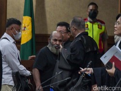 Debat Saksi dan Pengacara soal Se-Jayapura Tahu Hotel Angkasa Milik Pak Lukas