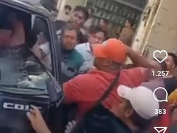 Rombongan Pengiring Jenazah Rusak Mobil Boks di Surabaya gegara Salah Paham