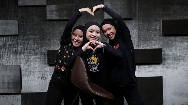 Vokalis beber persiapan Voice of Baceprot jelang tampil di Glastonbury Festival.