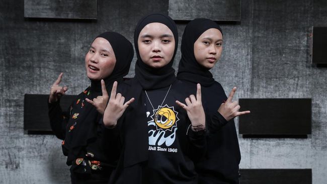 Media Singapura, The Straits Times, menyoroti band asal Indonesia, Voice of Baceprot (VoB) yang akan tampil di Glastonbury Festival 2024 di Inggris.
