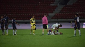Rezaldi Bule Nangis Kejer Usai Blunder di Arema vs Persib