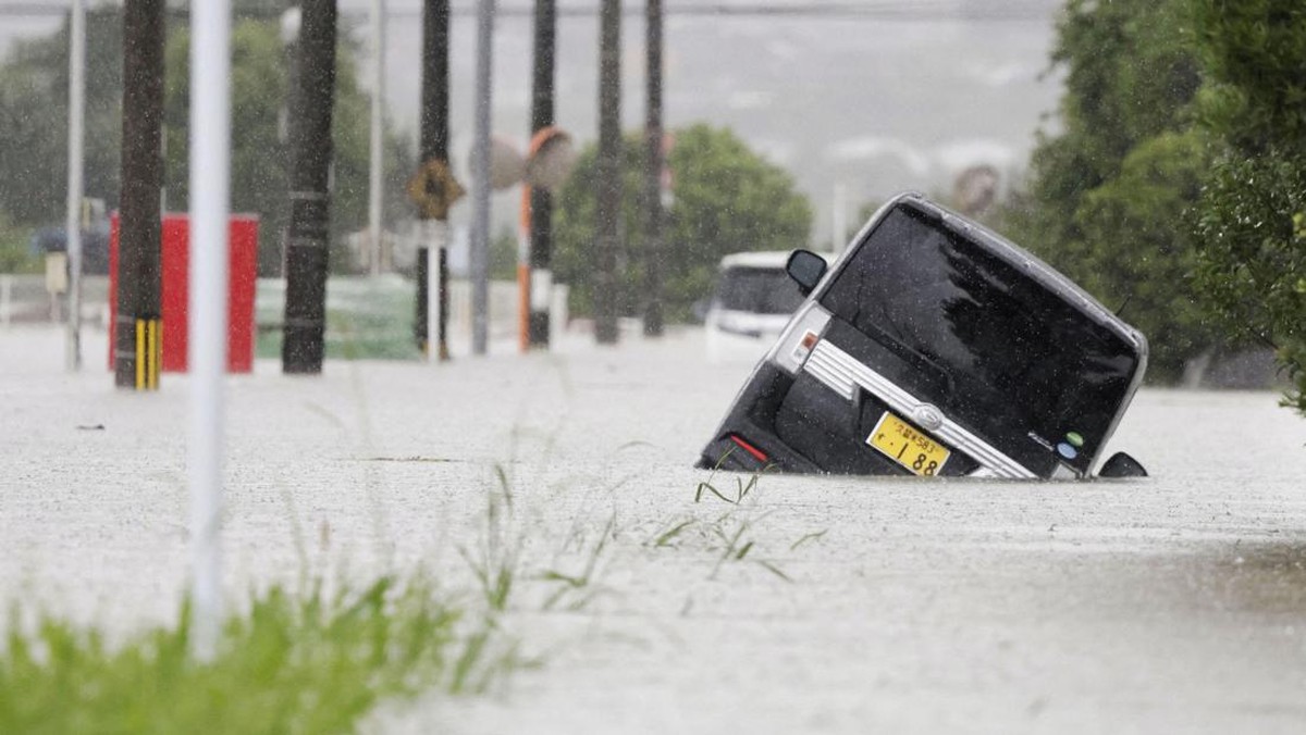 FOTO: Hujan Lebat Guyur Jepang Sebabkan Banjir-Tanah Longsor