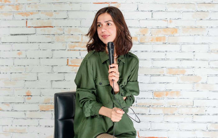 Biar Makin Fasih dan Percaya Diri, Ini Tips Public Speaking Pakai Bahasa Inggris/foto:freepik/racool_studio