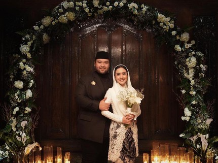Tak Pernah Blak-blakan, Cita Citata & Mahardika Soekarno Rayakan 1 Th Pernikahan