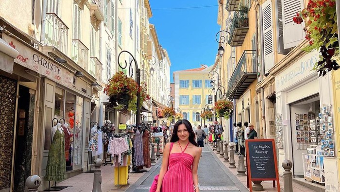 5 Gaya Beby Tsabina Seperti Barbie