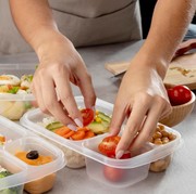 3 Trik Sukses Frugal Living buat Pemula, Salah Satunya Bawa Bekal ke Kantor