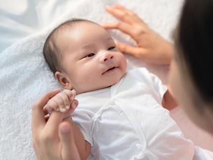 Benjolan di Kepala Belakang Bayi: Penyebab, Tanda Berbahaya & Cara Mengatasinya