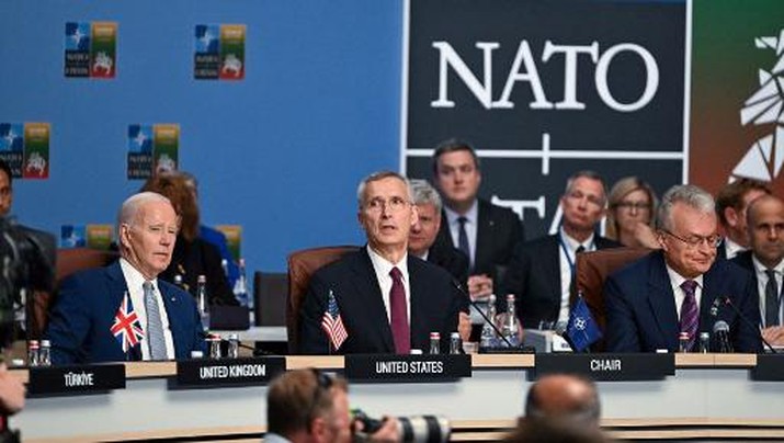 (From L) US President Joe Biden, NATO Secretary General Jens Stoltenberg and Lithuania's President Gitanas Nauseda attend the first work session as part of the NATO summit, in Vilnius on July 11, 2023. NATO leaders will grapple with Ukraine's membership ambitions at their summit on July 11, 2023, their determination to face down Russia boosted by a breakthrough in Sweden's bid to join the alliance. (Photo by Jacques WITT / POOL / AFP)