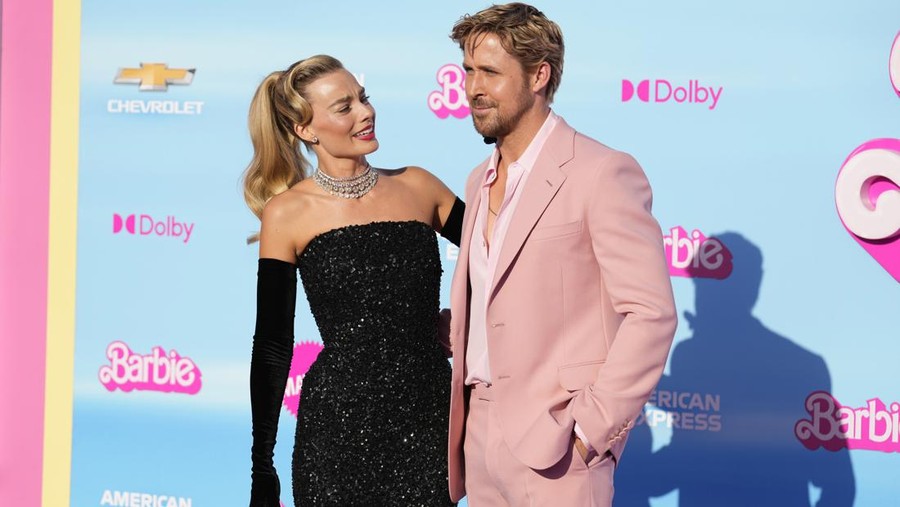Margot Robbie arrives at the premiere of 