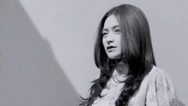 img-title Deretan Selebritas Tanah Air Lepas Hijab Usai Mualaf selain Nathalie Holscher