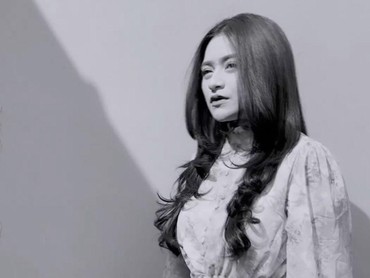 img-title Deretan Selebritas Tanah Air Lepas Hijab Usai Mualaf selain Nathalie Holscher