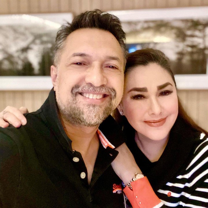 <p>Meski sudah 20 tahun mengarungi bahtera rumah tangga, Ari Sihasale dan Nia Zulkarnaen semakin terlihat mesra. Bahkan, kini keduanya juga sering membagikan keseruan mereka ketika menjelajahi tanah Papua bersama. (Foto: Instagram@alenia259)</p>