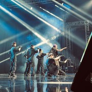 Gaya Panggung Artis di CXO Media on Stage Hari Pertama, Taeyong NCT Pakai Baju Tradisional Indonesia?