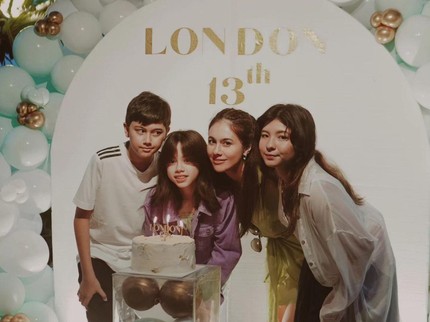 7 Potret London Putri Wulan Guritno & Adilla Dimitri Ultah Ke-13, Perayaannya Sangat Unik Bun