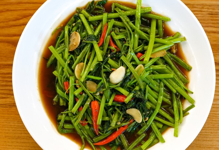 Resep tumis kangkung saus tiram pedas