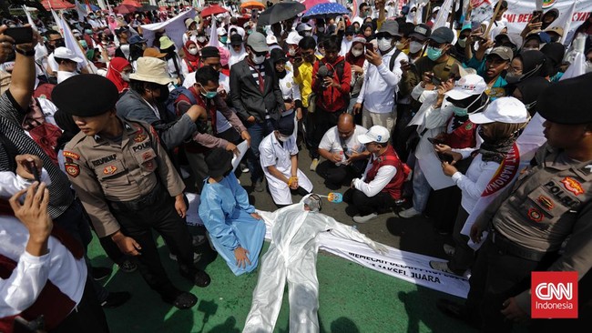 Proses pengesahan RUU Kesehatan dihujani aksi protes organisasi-organisasi profesi kesehatan. Lantas, bagaimana dampak UU Kesehatan bagi masyarakat luas?