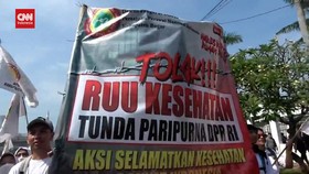 VIDEO: RUU Kesehatan Disahkan DPR, Massa Ajukan Judicial Review Ke MK